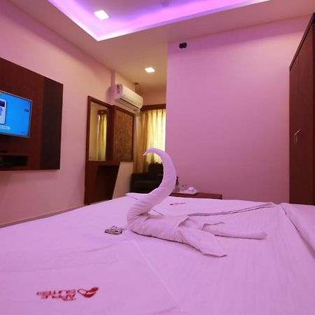 Hotel Apple Suites Bangalore Exteriör bild