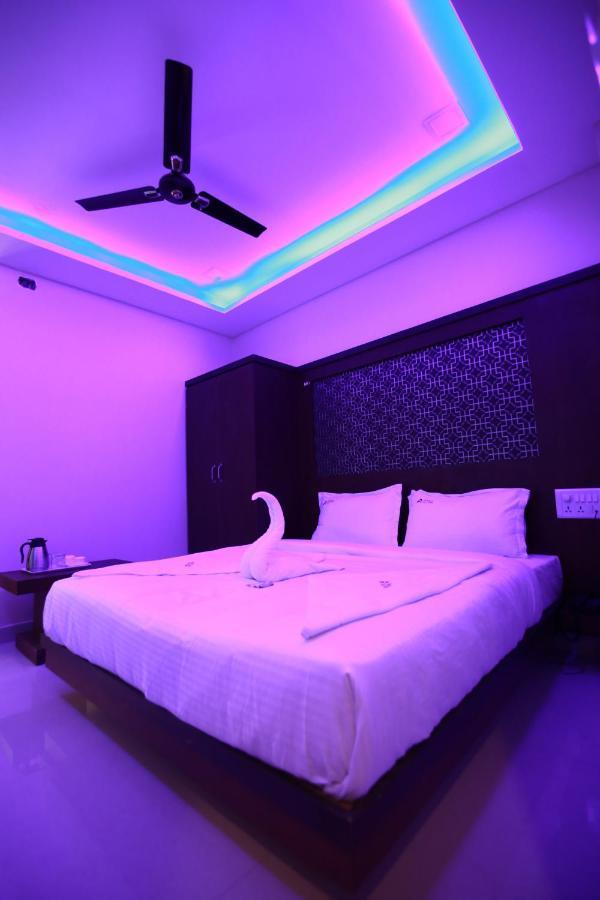 Hotel Apple Suites Bangalore Exteriör bild